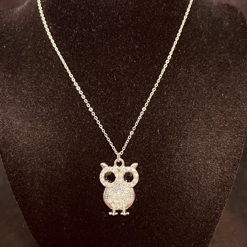 Silver Tone Cable Chain Necklace W/Black And Clear Rhinestone Owl Pendant (3852)